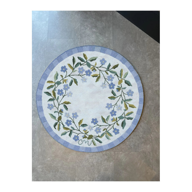 Tapis rond bleu et blanc à motif floral tissé, Rond 3 pi 4 po