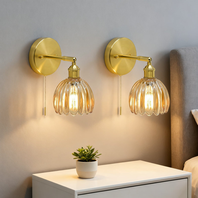 Ensemble de 2 appliques murales vintage en tulipe rétro avec cadre en cristal ambre et laiton avec interrupteur à chaîne et tête pivotante à 90 degrés pour un éclairage intérieur câblé