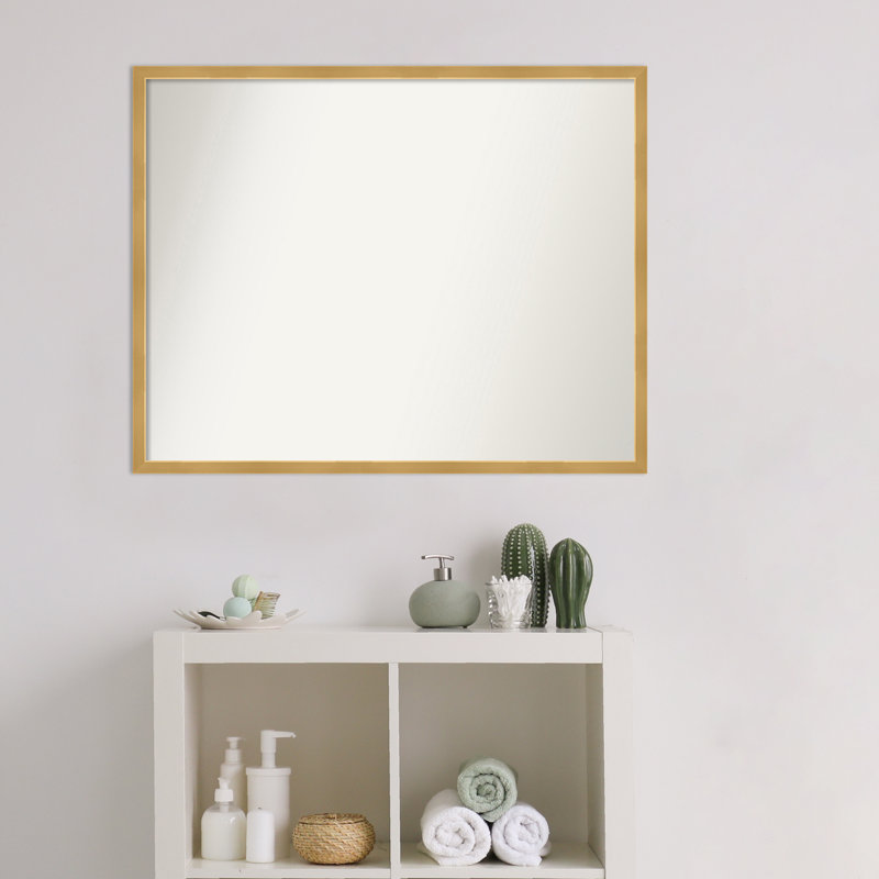 Miroir mural de salle de bain non biseauté en bois doré poli 25 x 19 po Svelte, 23,5 po x 29,5 po