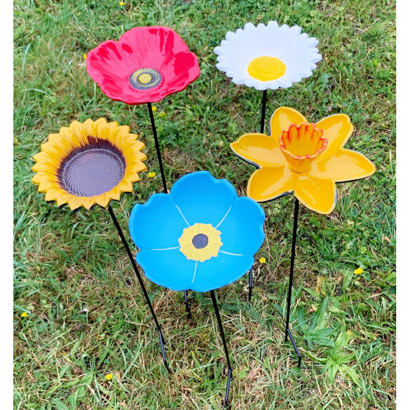 Fincham Metal Pole Decorative Bird Feeder