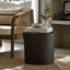 Table d'appoint Kingstown RD Barrel, table de bout d'extérieur durable en osier avec design classique et aucun assemblage requis