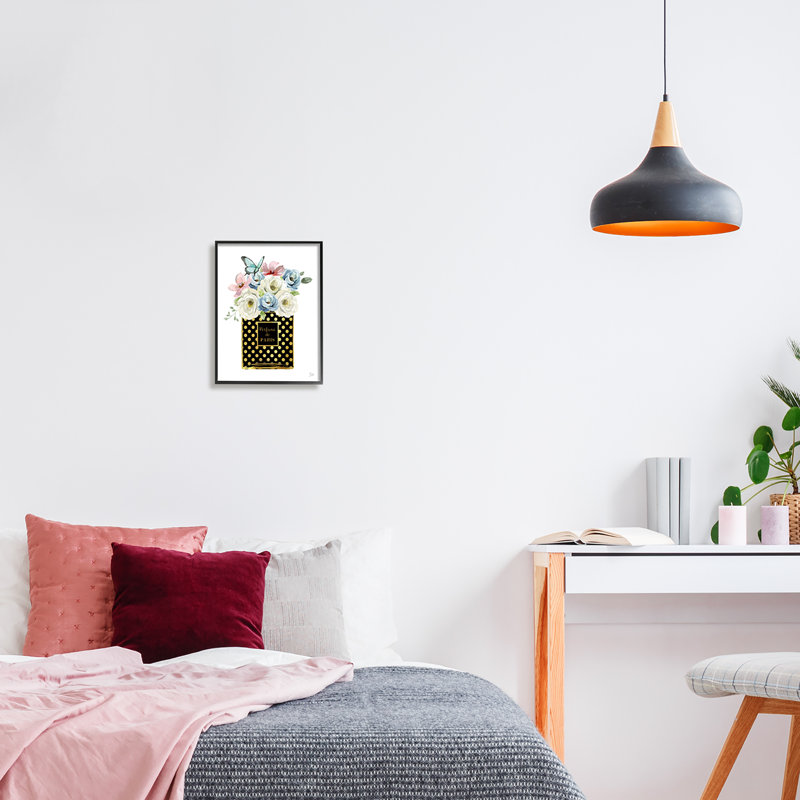 «Perfume De Paris Flower Bouquet On Wood» par Nan, impression, Giclée encadrée noir minuit, H 11 po x l 14 po x P 1,5 po