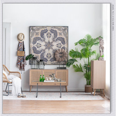 Élégant meuble télé décoratif en bois avec trois portes en rotin, durable et écologique pour les espaces de vie modernes