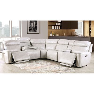 Canapé d'angle inclinable électrique en forme de L, couleur taupe, en matériau respirant, avec tablette rabattable pour plus de commodité et chargeur sans fil pour appareils électroniques.