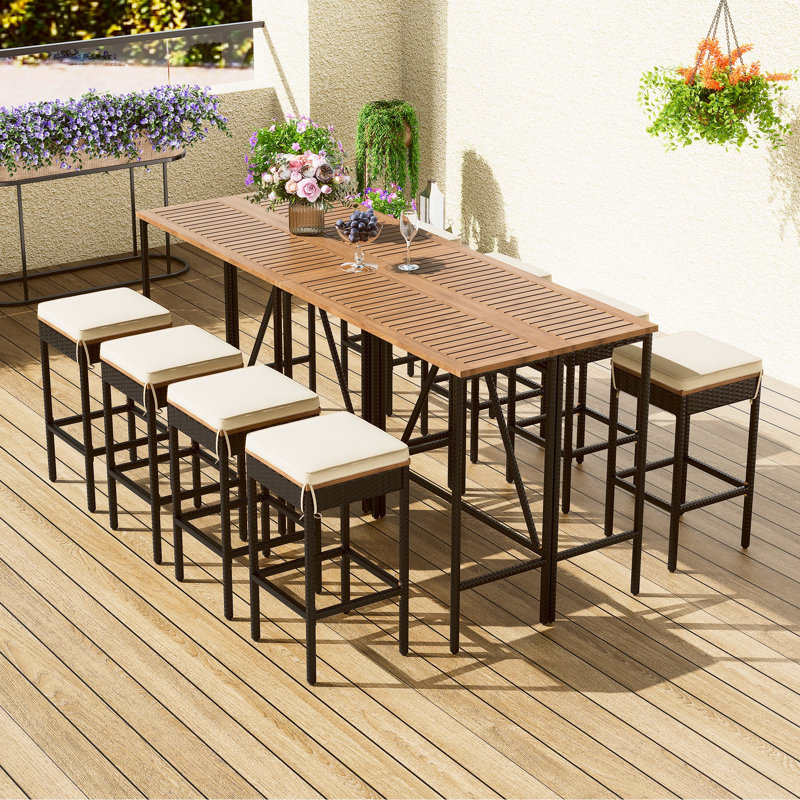 Ensemble de 10 meubles de jardin comprenant une table en bois et huit tabourets confortables pliables pour un rangement facile.