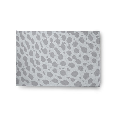 Tapis intérieur / extérieur gris / blanc en chenille tissé à la machine Izaih