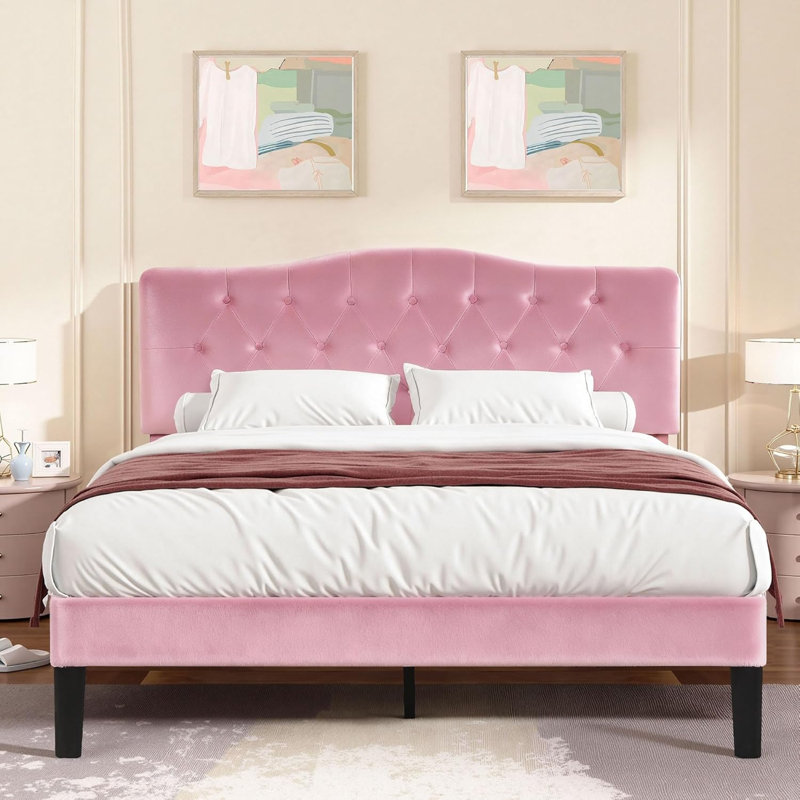 Grand lit tapissier en velours rose