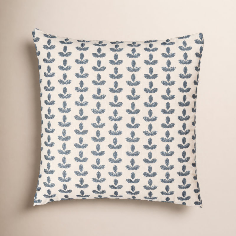 Coussin Birch Lane Trillium, Motif floral bleu, Polyester, Carré 20 po