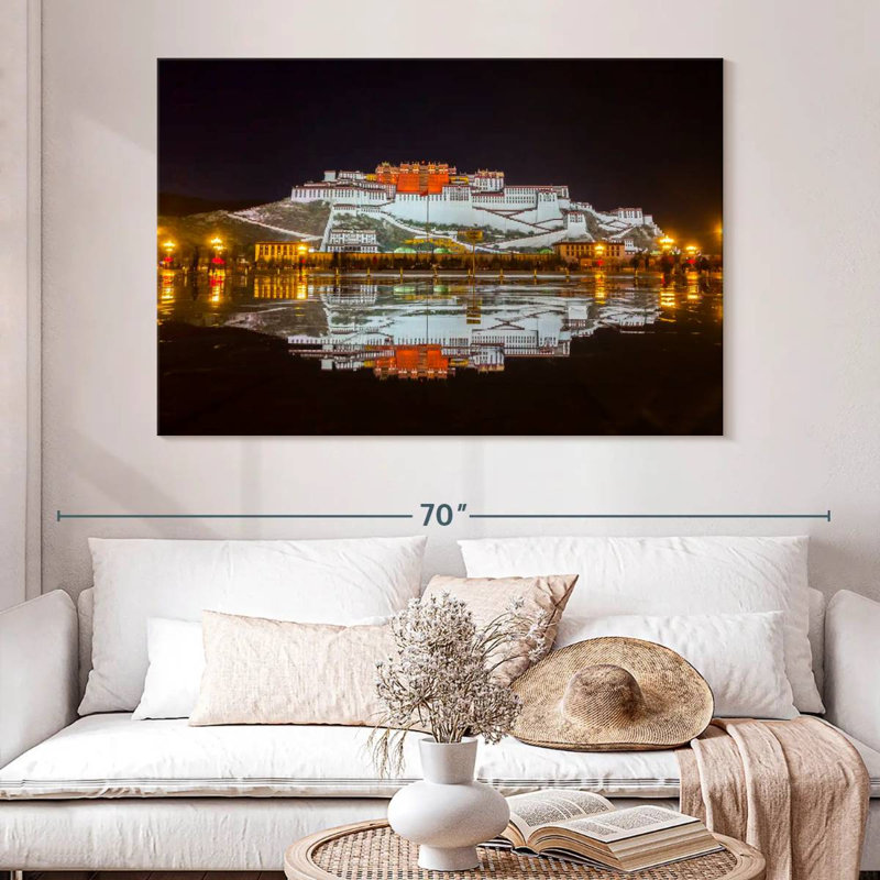 Adella P totala Palace la nuit, H 20 po x l 30 po