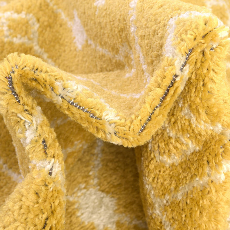 Tapis jaune / ivoire en polypropylène tissé à la machine Briehn, Carré 5 pi 3 po