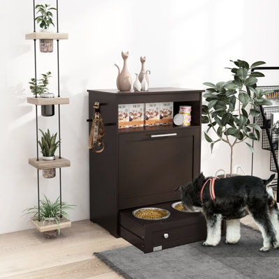 Contenant pour aliments pour animaux brun avec station d'alimentation et support pour fournitures