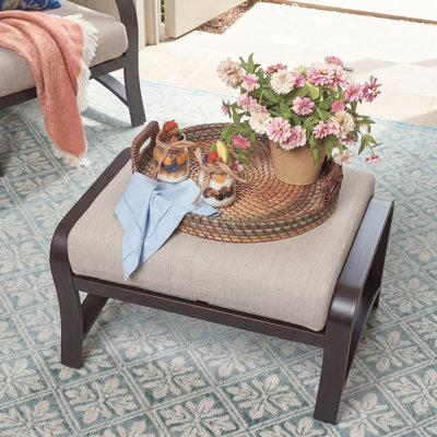Repose-pieds d'extérieur Chamber en métal avec coussin Sunbrella