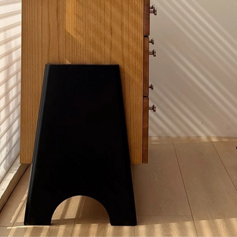 Commode rétro et simple