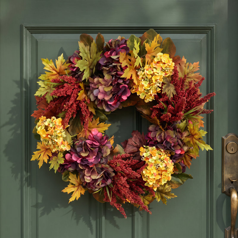 Couronne d'automne 25 po avec hortensias, feuilles d'érable et bruyère