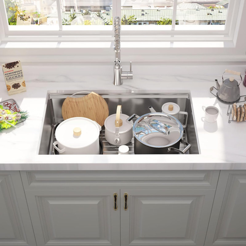 32" L x 19" W Stainless Steel Undermount Kitchen Sink with Basket Strainer, 18-Gauge, Silver