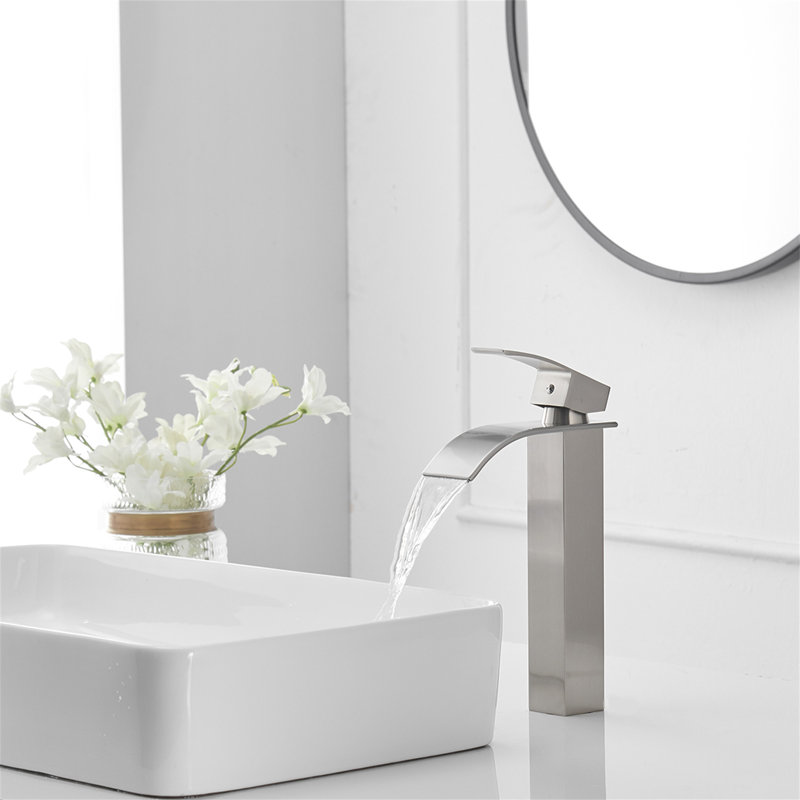 Robinet pour salle de bain à poignée simple avec bonde Waterfall