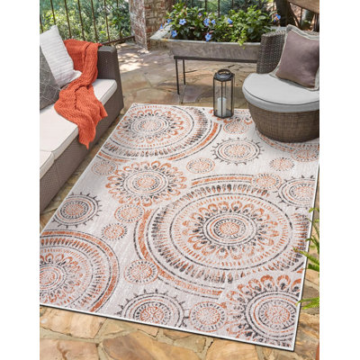 Cayha Floral Indoor / Outdoor Area Rug