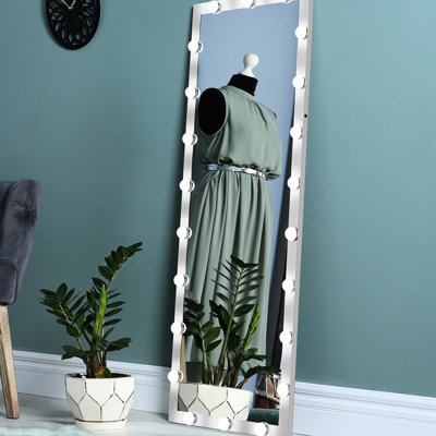 Miroir lumineux pleine longueur pour la chambre à coucher et la salle de bain: 63 po x 24 po argenté, 3 lumières colorées, commande tactile, cadre en aluminium avec lumières et option de fixation murale: aluminium argenté, décoration de salle de bain