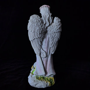 Statue ange et piscine
