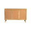 Armoire décorative à carreaux à 3 portes de couleur naturelle, présentoir de beauté en bois biologique, trois espaces de rangement spacieux, support fuselé moderne, combiner avec un style de décoration intérieure, 18 pouces de profondeur