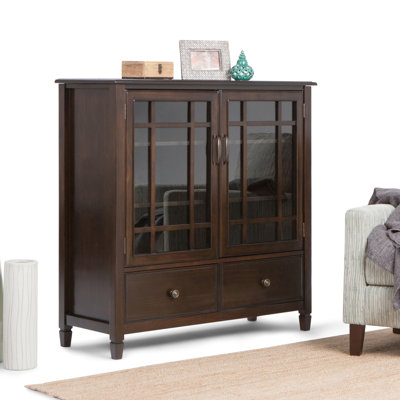 Grande armoire de rangement traditionnelle en bois massif avec portes en verre et tablettes réglables l 46 po Connaught