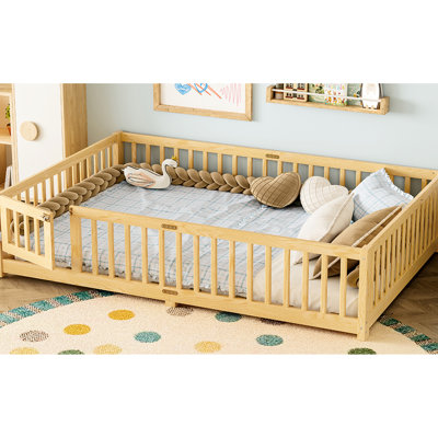 Grand lit au sol naturel avec garde-corps et porte, conception à profil bas pour un déplacement en toute sécurité, contreplaqué de pin de haute qualité, lattes amovibles pour différents besoins dans divers coloris de scénario, rails pour dormir au sol,