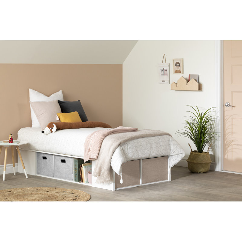 Lit plateforme flexible avec rangement simple et paniers