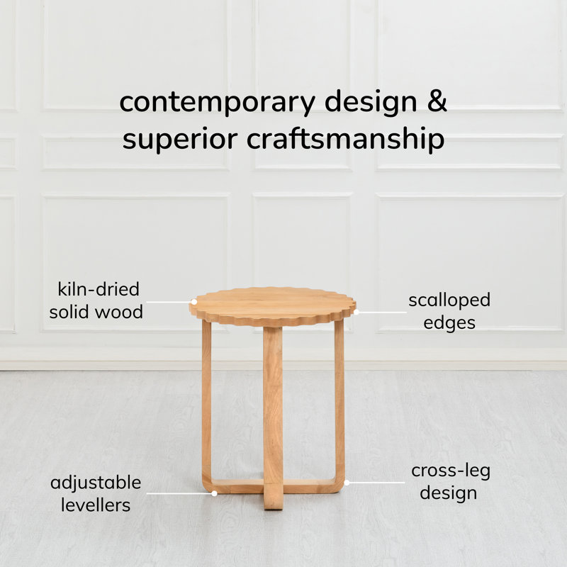 Table de bout en bois massif avec bords festonnés Carya, Blonde Natural