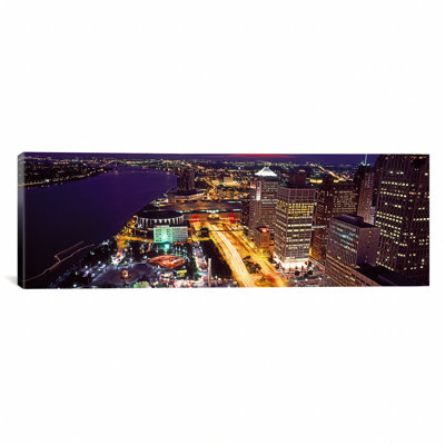 «Buildings Lit Up at Night Detroit, Michigan» par Panoramic Images - reproduction de photo panoramique sur toile tendue