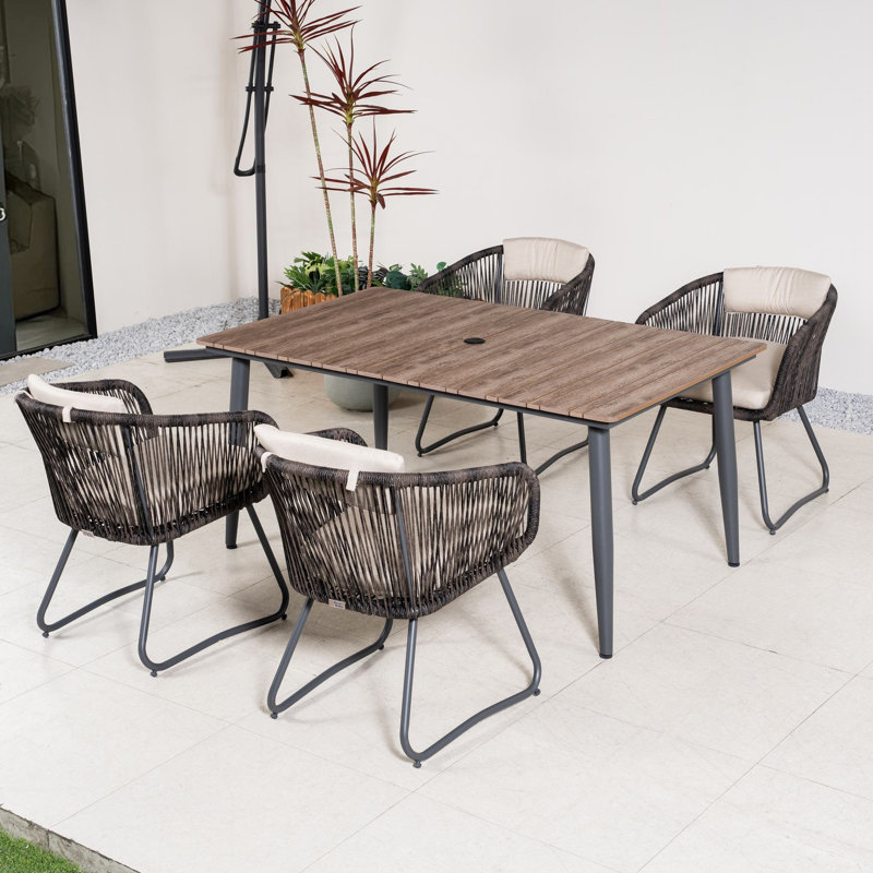 Ensemble repas en cèdre pour 4 personnes avec table rectangulaire, coussin inclus, H 28,74 po x l 62,21 po x P 37,4 po, 4