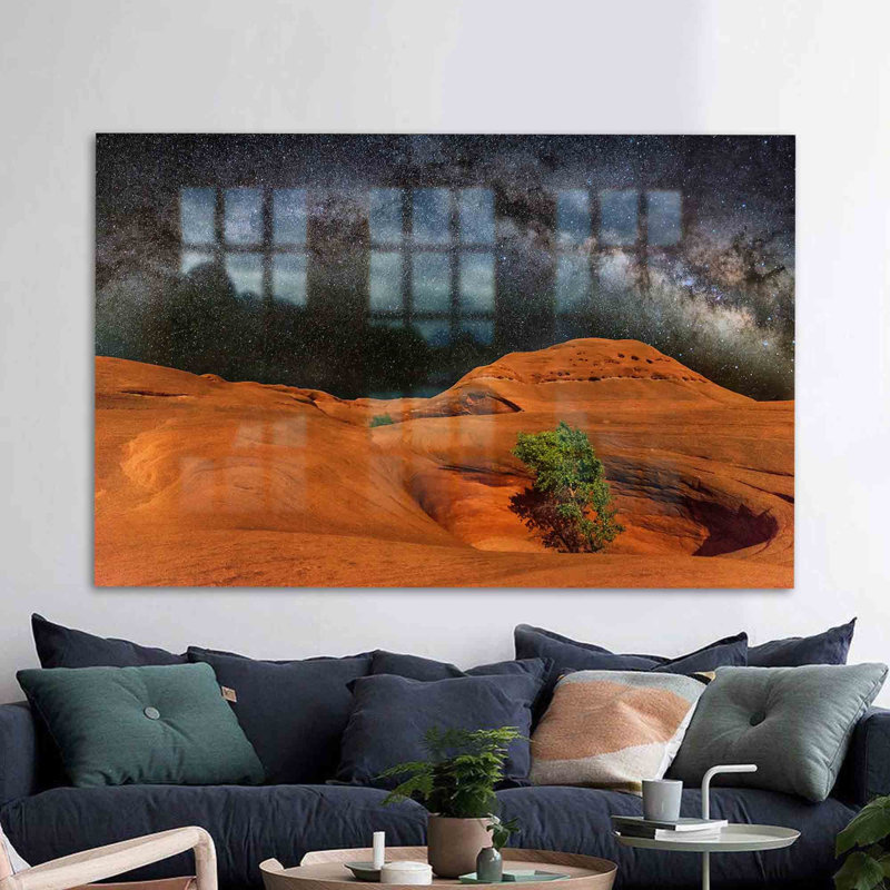 Art mural Alone Tree Starry Sky en verre trempé parfait pour créer une atmosphère cosmopolite dans votre salon ou votre bureau