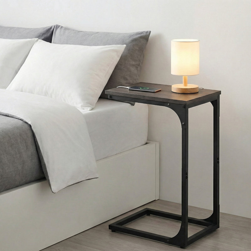 Table de bout en forme de C Hufsah, H 24,4 po x l 11,8 po x P 15,7 po,  Ebonized Oak Top/Black Base