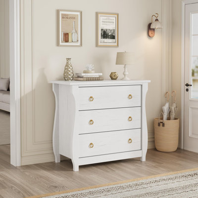 Commode moderne à 3 tiroirs en bois avec détails en rotin - rangement profond, poignées à anneaux en métal noir, commode de chambre autoportante pour garde-robe, vestibule, salon - commode à 3 tiroirs, blanc