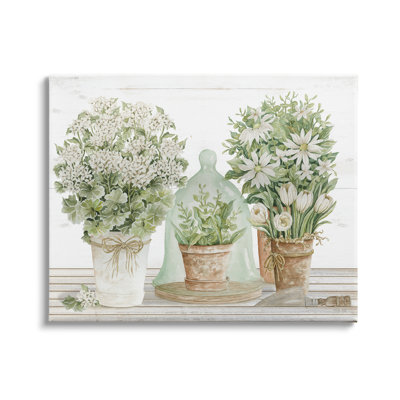 «White Flower Arrangements», art traditionnel sur toile surdimensionné par Cindy Jacobs