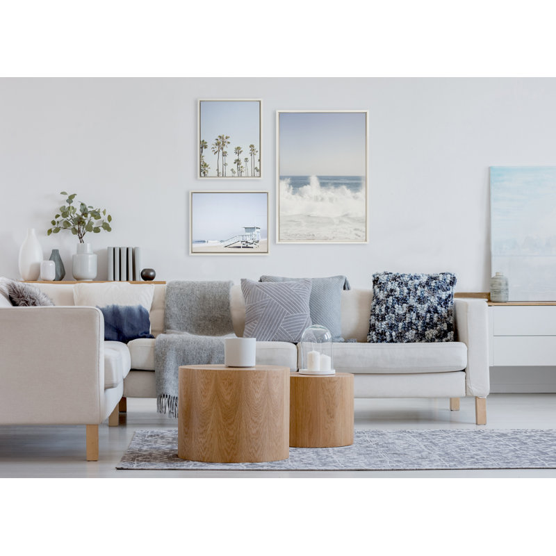 «Waves Crashing, Palm Tree Paradise and Pale Blue Lifeguard Tower» par Caroline Mint, ensemble d'art mural sur toile encadrée