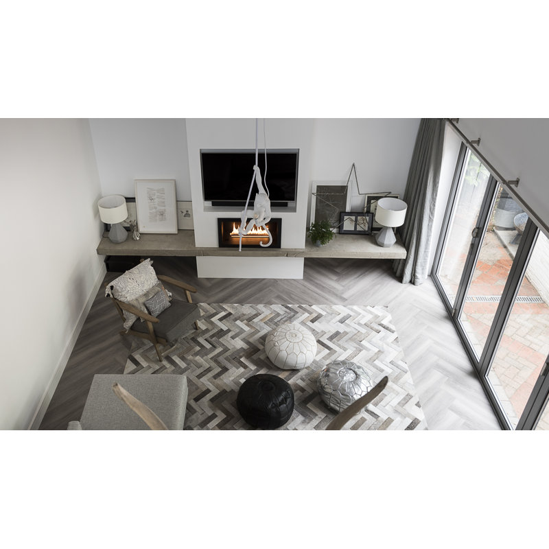 Tapis gris rectangulaire en cuir de vache à motif géométrique 6 pi 6 po x 9 pi 8 po Espina