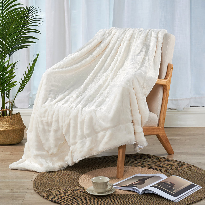 HST basic  throw, White
