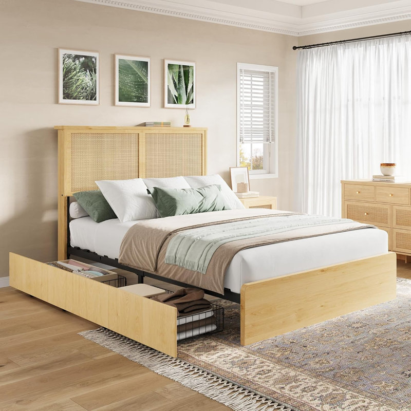 Structure de lit plateforme pleine grandeur avec tête de lit en rotin et 4 tiroirs de rangement, structure en bois composite, lattes de bois, aucun sommier requis, assemblage facile, finition naturelle