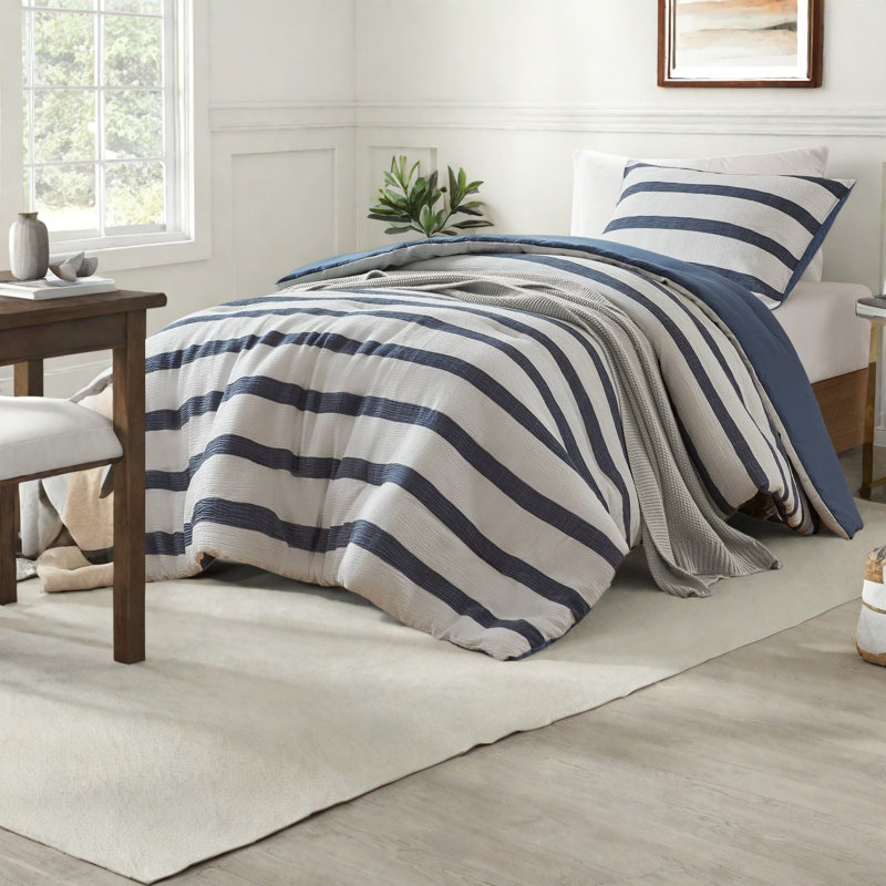 Yarn-dyed Polyester Bedding Sets, Modern Striped Design For All-season Comfort