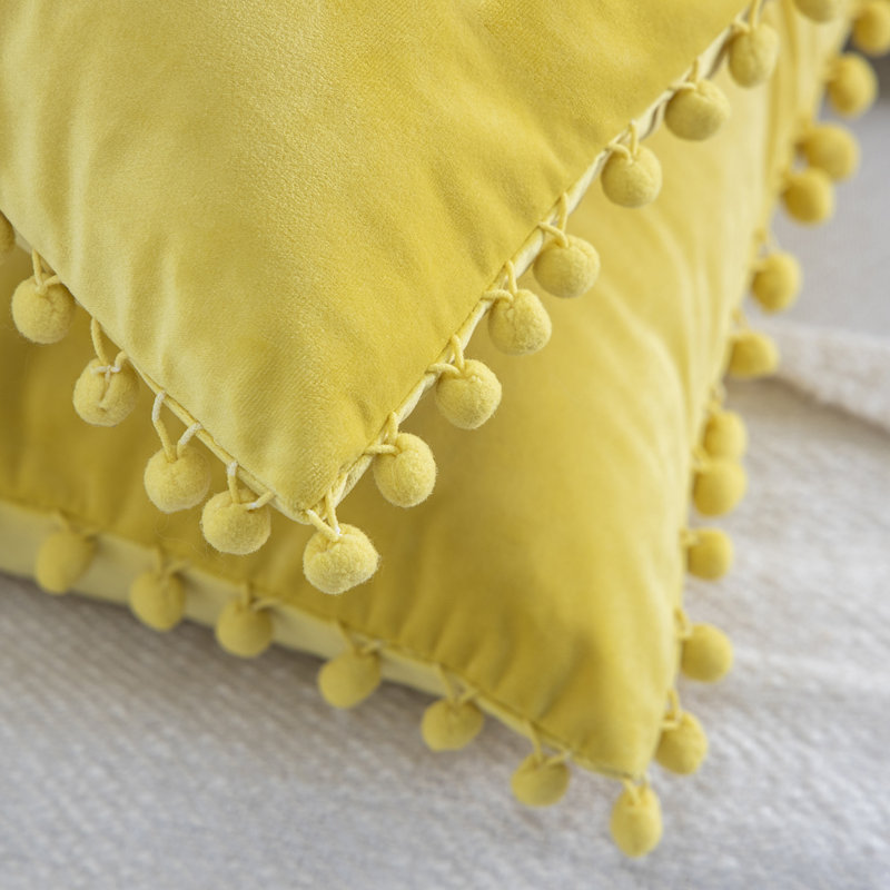 Housse de coussin Silky Velvet Series Pom-poms, Jaune, Housse de coussin, Carré 18 po