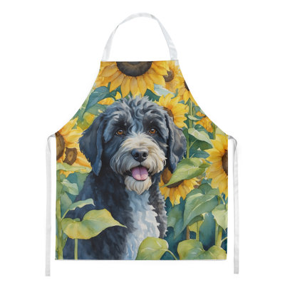 Chien d'eau portugais en tablier tournesols
