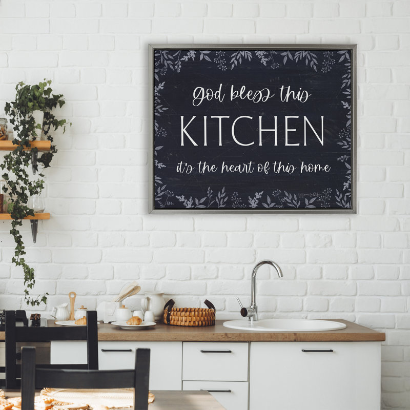 Cadre de cuisine flottant au cœur de cette maison, design par Annie Lapoint, H 25 po x l 31 po, Cadre flottant gris lustré