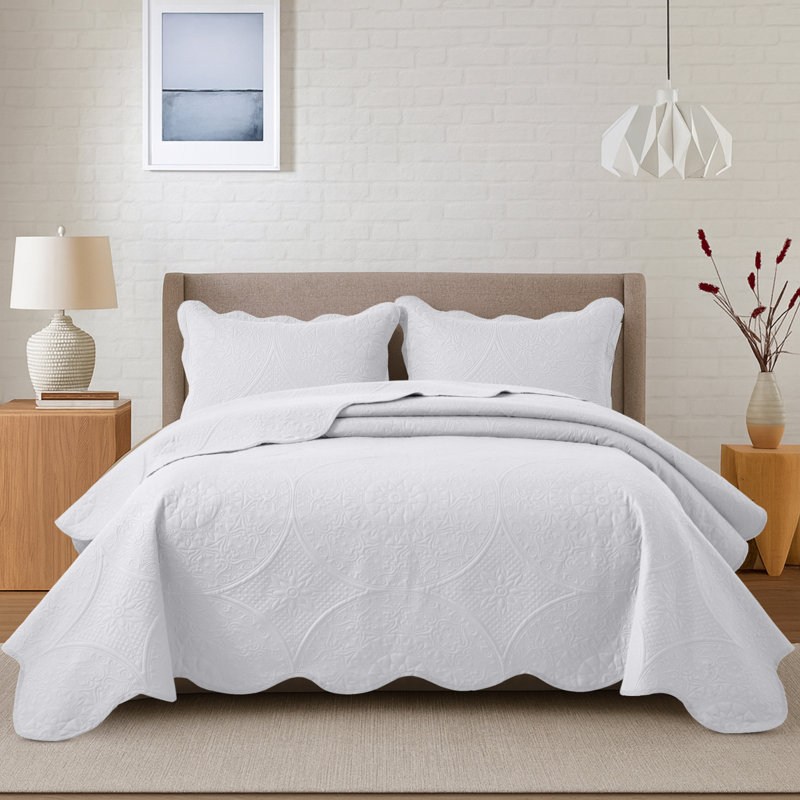 Floral Embossed Quilted Bedspread Set, Oversized and Lightweight Bedding Set with Pillow Shams, White