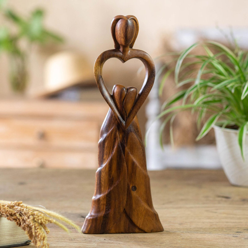 Statuette en bois faite à la main