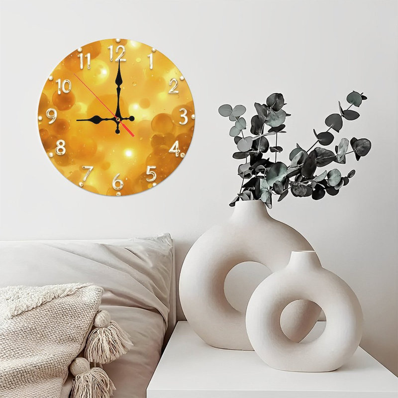 Horloge avec liquide doré
