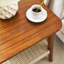 Table basse Mid-Century en noyer avec tablette en rotin - Pièce bohème compacte pour le salon, facile à nettoyer et amp; Assembler