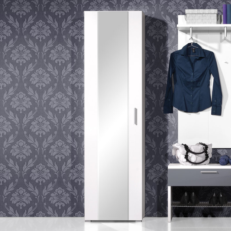 Daria Wood Wardrobe