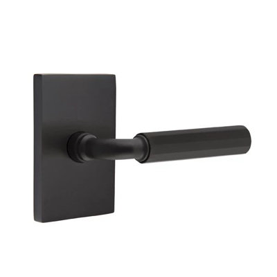 Mortaise intérieure de passage Emtek Select avec rosette rectangulaire moderne et tige de R-Bar, levier à facettes