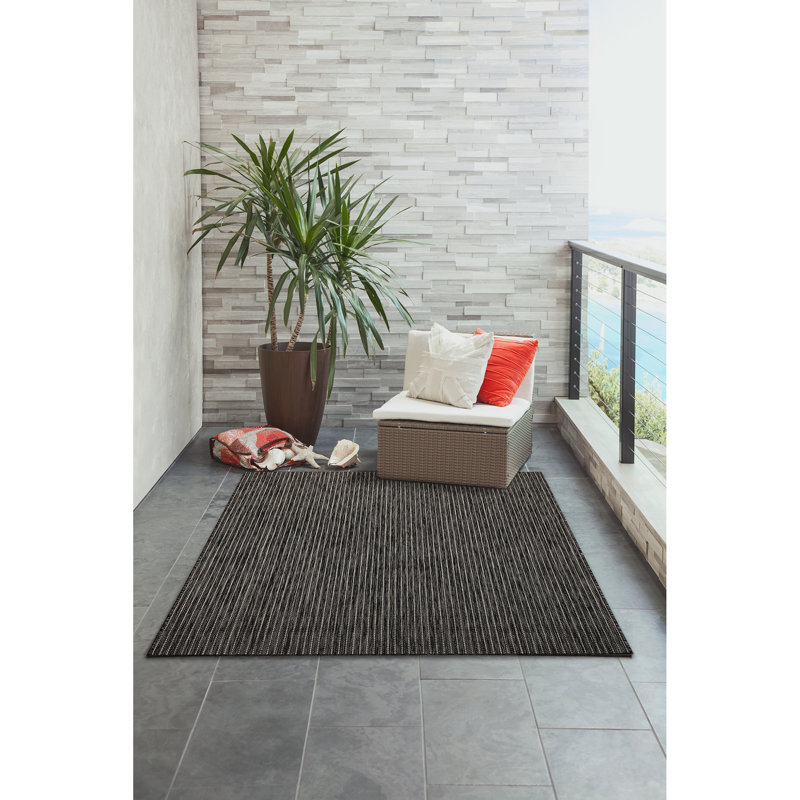 Tapis intérieur / extérieur noir Saldanha, Rectangle 6 pi 6 po x 9 pi 4 po