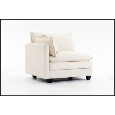 Canapé d'angle moderne capitonné avec méridienne et coussins lombaires pour un agencement confortable dans le salon.